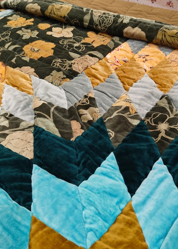 Star Velvet Patch Quilt Bottle Green