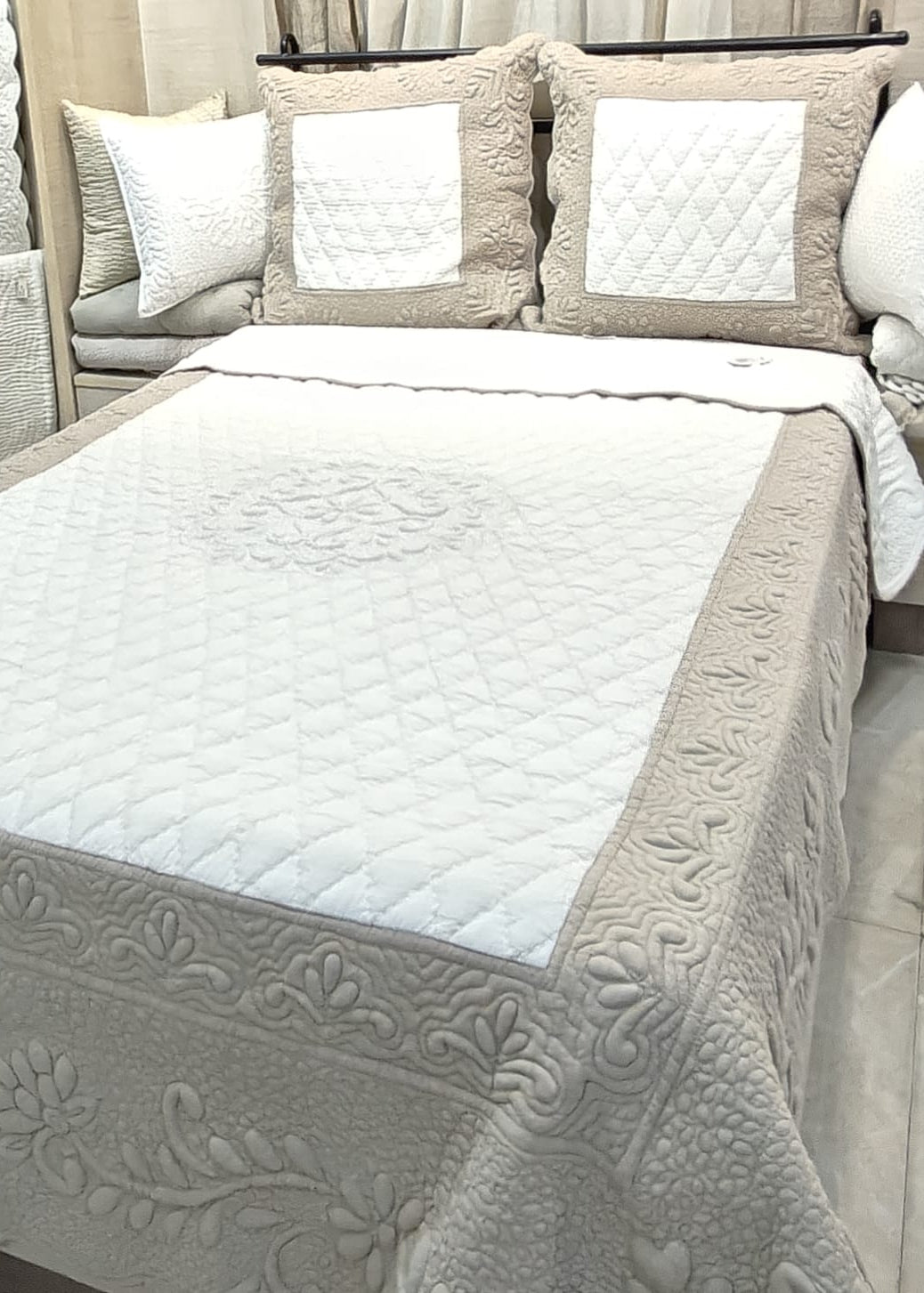 Turpento Hand Embroidery Bed cover